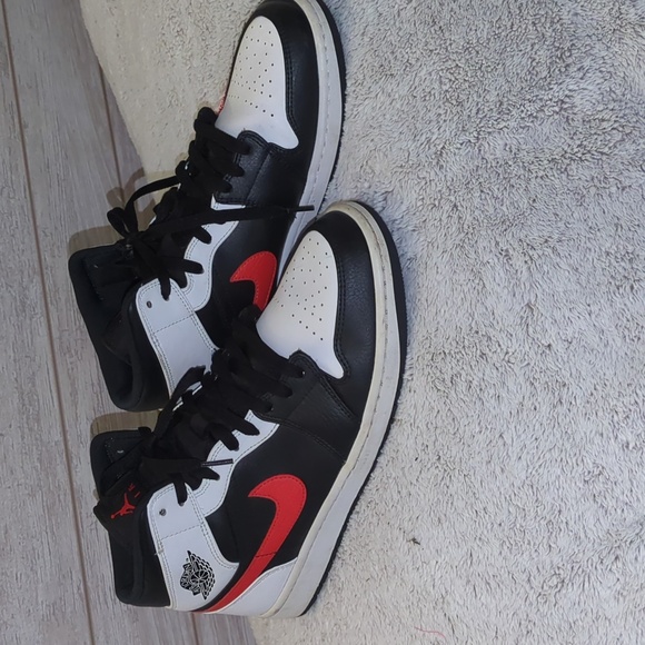 Nike Air Jordan 1 Mid Chile Red - Picture 4 of 4